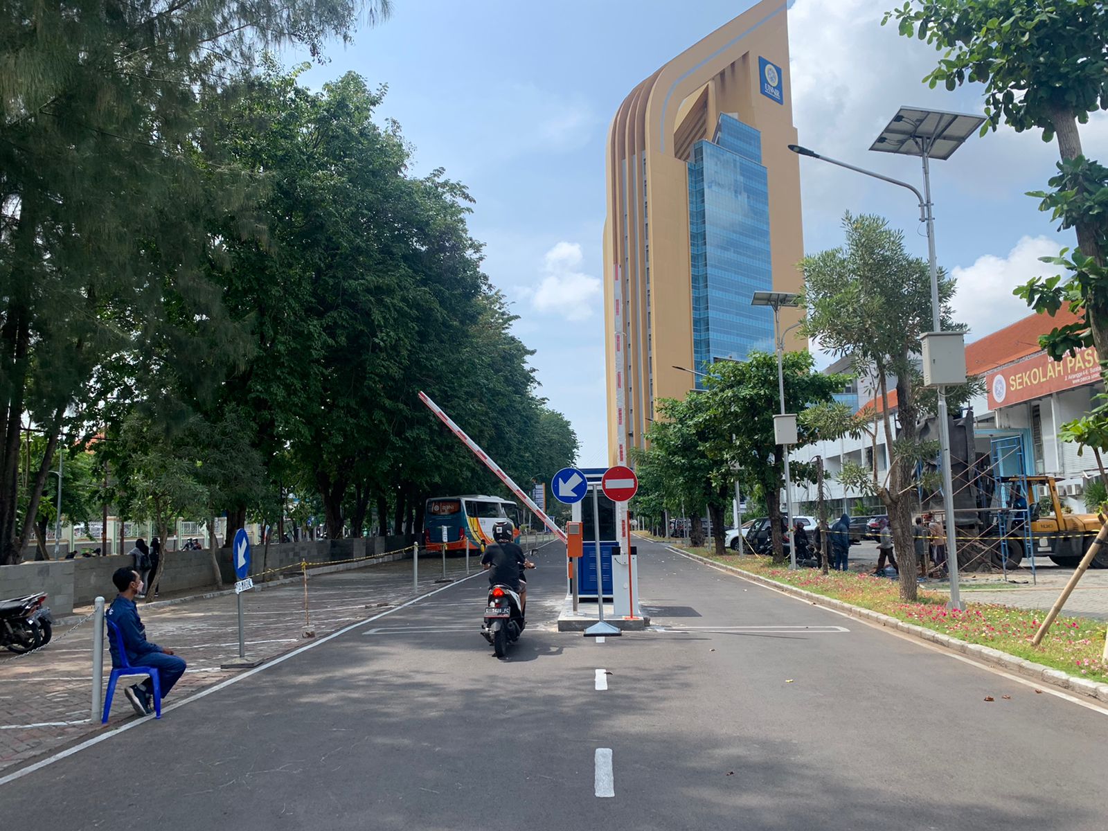 Revitalisasi Jalan Area Kampus B Dit Logkamtibling